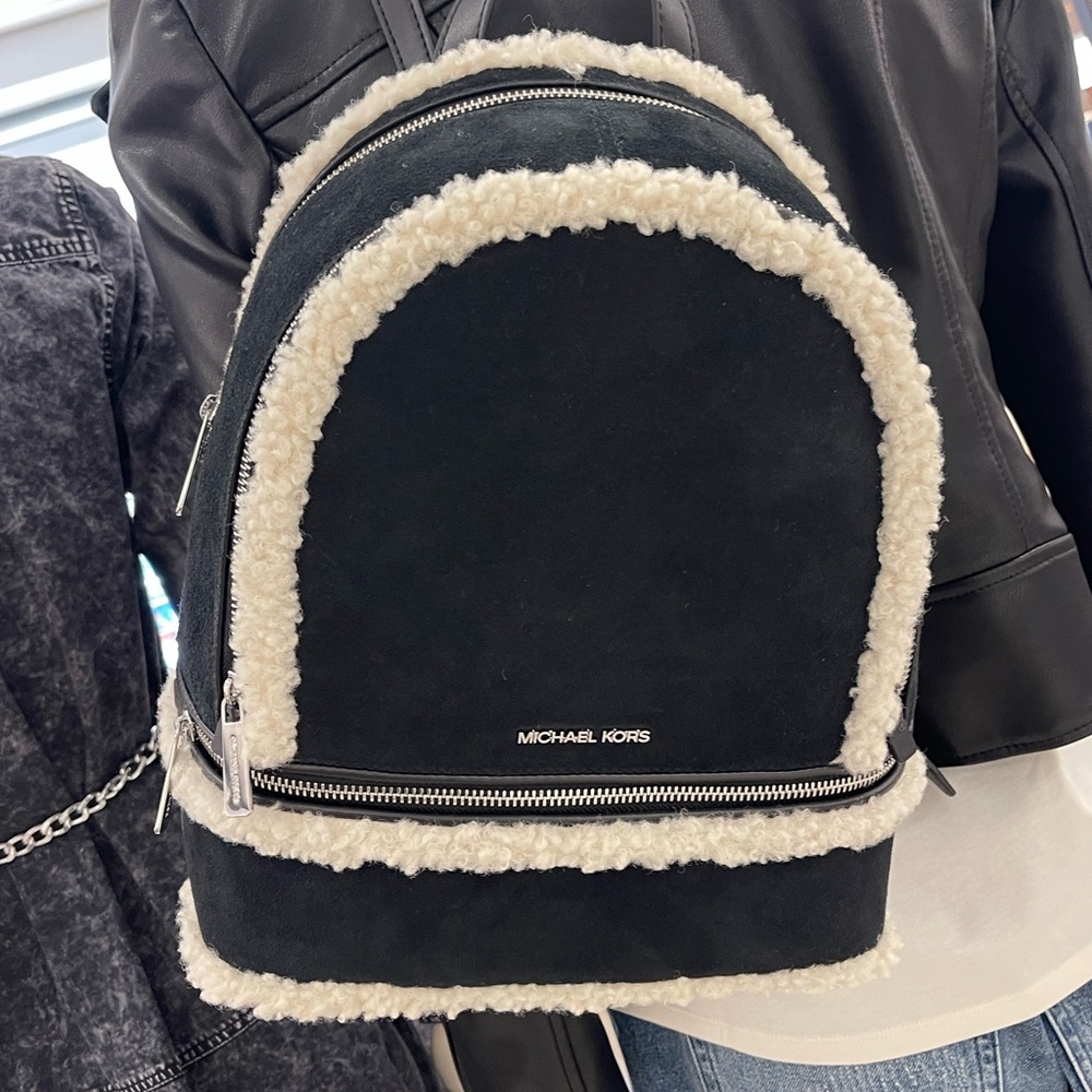 MICHAEL KORS Rhea Medium Suede and Faux Shearling Backpack
Black
NWT - Picture 3 of 16